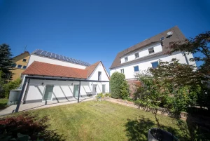 Renovierte 4-Zimmer-Erdgeschosswohnung im Vorderhaus mit Terrasse und Garten in Top-Lage von Lauf an der Pegnitz