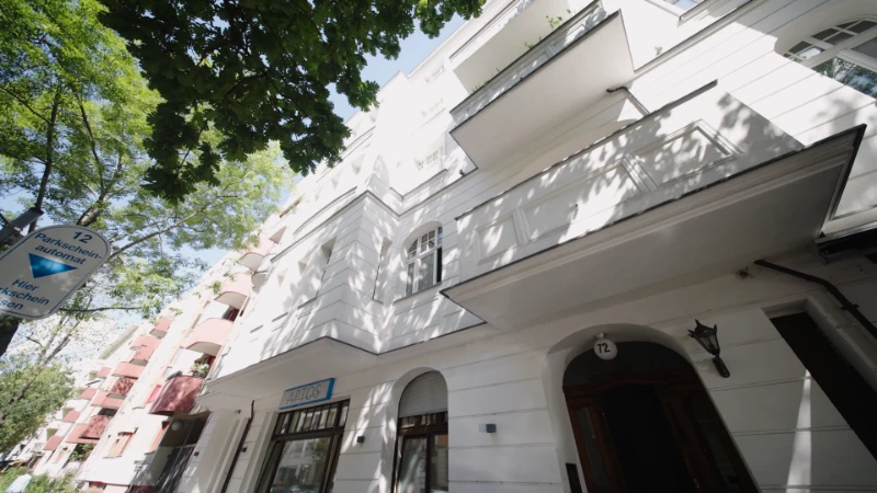 Repräsentative Praxis- & Bürofläche in Gründerzeit-Architektur nahe Ku’damm!