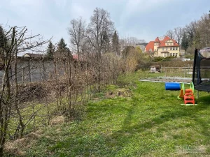 Großes Baugrundstück in Großröhrsdorf nahe Dresden mit Vorbescheid für fünf Reihenhäuser