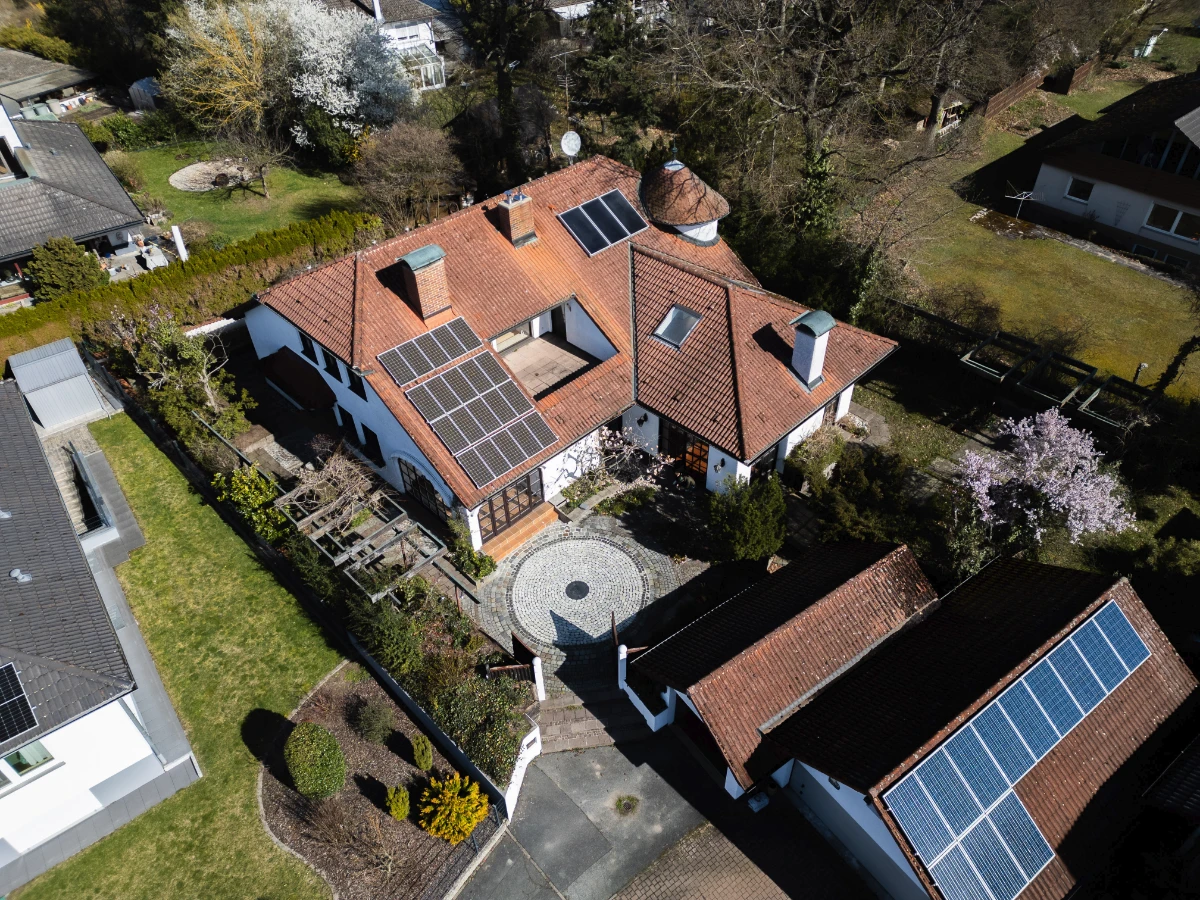 Modernisiertes Einfamilienhaus mit Einliegerwohnung, PV-Anlage und großem Grundstück