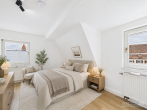 Helle Dachgeschosswohnung mit Möglichkeit zur Maisonette in bester Lage von Lauf an der Pegnitz - Schlafzimmer_KI generiert