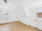 Helle Dachgeschosswohnung mit Möglichkeit zur Maisonette in bester Lage von Lauf an der Pegnitz - Schlafzimmer