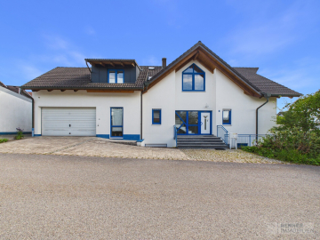 Großzügiges Mehrparteienhaus mit Haupthaus und 2 Einliegerwohnungen in idyllischer Lage von Pommelsbrunn-Hartmannshof, 91224 Pommelsbrunn-Hartmannshof, Mehrfamilienhaus