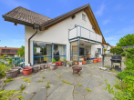 Großzügiges Mehrparteienhaus mit Haupthaus und 2 Einliegerwohnungen in idyllischer Lage von Pommelsbrunn-Hartmannshof - Terrasse Haupthaus