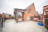 Einfamilienhaus mit viel Platz, Scheune, Gartenhaus und großzügigen Nebengebäuden - Terrasse