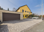 Modernisiertes Einfamilienhaus mit Einliegerwohnung, PV-Anlage und großem Grundstück Nähe Erlangen - Haus Frontansicht