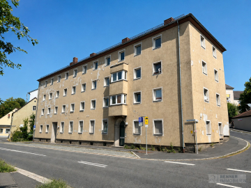 Investmentchance in Tirschenreuth: 18 Wohneinheiten mit Sanierungsbedarf und Entwicklungspotenzial, 95643 Tirschenreuth, Mehrfamilienhaus