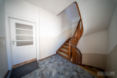 Renovierte 4-Zimmer Wohnung in Top-Lage im 1.OG! Perfekt für Familien oder Paare! - Treppenhaus