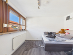 Familienfreundliches Reihenhaus mit Terrasse, Garten und Tiefgarage in Wendelstein-St. Wolfgang! - 2. OG / Schlafzimmer