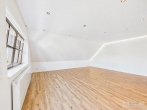 Exklusive Maisonette-Dachgeschosswohnung mit Designerküche, Luxusbad & Studio in Rückersdorf - Wohnzimmer