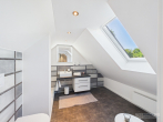 Exklusive Maisonette-Dachgeschosswohnung mit Designerküche, Luxusbad & Studio in Rückersdorf - Gästetoilette