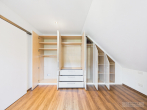 Exklusive Maisonette-Dachgeschosswohnung mit Designerküche, Luxusbad & Studio in Rückersdorf - Einbauschrank