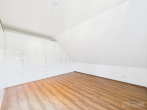 Exklusive Maisonette-Dachgeschosswohnung mit Designerküche, Luxusbad & Studio in Rückersdorf - Schlafzimmer