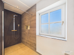 Exklusive Maisonette-Dachgeschosswohnung mit Designerküche, Luxusbad & Studio in Rückersdorf - Dusche