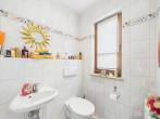 Modernes Reihenhaus mit Sonnenterrasse, Garten & Tiefgarage in Wendelstein-St. Wolfgang! - Gäste WC