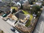 Modernisiertes Einfamilienhaus mit Einliegerwohnung, PV-Anlage und großem Grundstück Nähe Erlangen - Vogelperspektive
