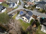 Modernisiertes Einfamilienhaus mit Einliegerwohnung, PV-Anlage und großem Grundstück Nähe Erlangen - Vogelperspektive