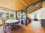 Modernisiertes Einfamilienhaus mit Einliegerwohnung, PV-Anlage und großem Grundstück Nähe Erlangen - Esszimmer