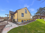 Modernisiertes Einfamilienhaus mit Einliegerwohnung, PV-Anlage und großem Grundstück Nähe Erlangen - Außenansicht