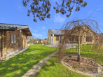 Modernisiertes Einfamilienhaus mit Einliegerwohnung, PV-Anlage und großem Grundstück Nähe Erlangen - Außenansicht