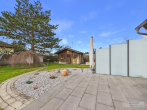 Modernisiertes Einfamilienhaus mit Einliegerwohnung, PV-Anlage und großem Grundstück Nähe Erlangen - Terrasse