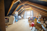 Modernisiertes Einfamilienhaus mit Einliegerwohnung, PV-Anlage und großem Grundstück Nähe Erlangen - Dachboden