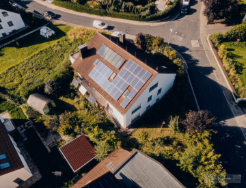 Charmantes Familienanwesen mit Obstwiese, Teich & großzügigen Grundstück – Neumarkt in der Oberpfalz, 92318 Neumarkt in der Oberpfalz, Einfamilienhaus