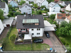 Charmantes Mehrfamilienhaus mit großem Grundstück in ruhiger Lage - Drohnenfoto vorne frontal