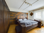 Charmantes Mehrfamilienhaus mit großem Grundstück in ruhiger Lage - Schlafzimmer EG_2