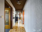 Charmantes Mehrfamilienhaus mit großem Grundstück in ruhiger Lage - Eingangsbereich 2. OG