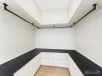 Attraktives Einfamilienhaus in Richtheim – Modern, hochwertig und energieeffizient - Kleiderschrank