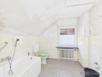 Gepflegte Doppelhaushälfte mit Garten und umfangreichen Modernisierungen in Nürnberg-Ost - Bad_DG