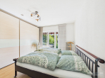 Gepflegte Doppelhaushälfte mit Garten und umfangreichen Modernisierungen in Nürnberg-Ost - Schlafzimmer_1.OG