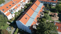 Familienfreundliches Reihenhaus mit Garten, Spielplätzen und Tiefgarage in Wendelstein-St. Wolfgang! - Drohnenansicht hinten