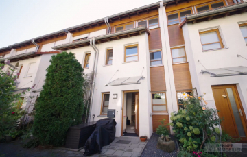 Familienfreundliches Reihenhaus mit Garten, Spielplätzen und Tiefgarage in Wendelstein-St. Wolfgang!, 90530 Wendelstein / Röthenbach bei Sankt Wolfgang, Reihenhaus