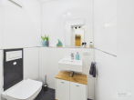Großer Garten, Erdgeschoss, 4 Zimmer – ein modernes Zuhause mit Seltenheitswert - Gäste-WC