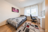 Attraktive Kapitalanlage mit 5 Wohneinheiten und umfangreich saniertem Bestand in Hemhofen - Impression Schlafzimmer
