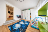 Attraktive Kapitalanlage mit 5 Wohneinheiten und umfangreich saniertem Bestand in Hemhofen - Impression Kinderzimmer