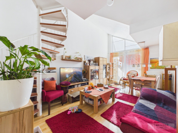 Wohnen auf 2 Stockwerken – 2 Zimmer Wohnung mit traumhaftem Balkon in Top Lage – Fürth-Burgfarrnbach, 90768 Fürth, Dachgeschosswohnung