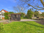 Großzügiges Haus mit großem Grundstück, Weitblick und PV-Anlage in Erlangens Umkreis - Garten mit Gartenhaus
