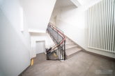 Frei ab 01.04.26 – Design trifft Geschichte - Exklusives Loft-Penthouse mit Dachterrasse & Burgblick - Treppenhaus
