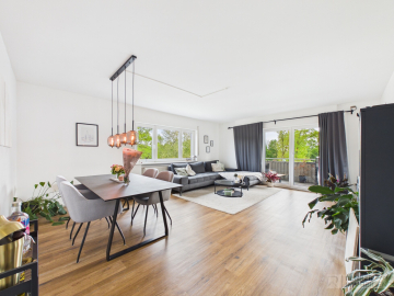 Ausblick über Rückersdorf gesucht? – 3 Zimmer Wohnung mit Balkon und groß geschnittenen Zimmern, 90607 Rückersdorf, Etagenwohnung