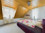 Über 205m² Wohn-Nutzfläche! Doppelhaushälfte in Top-Zustand in verkehrsberuhigter Lage - Gästezimmer 1.OG